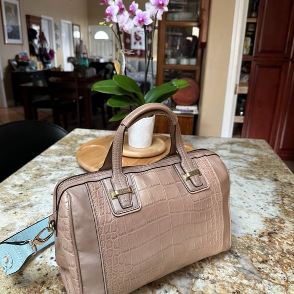 Coach purse wtih detachable strap - Picture 3 of 16